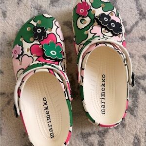 CROCS&Marimekko. Floral Clogs - Green, Pink, and Black